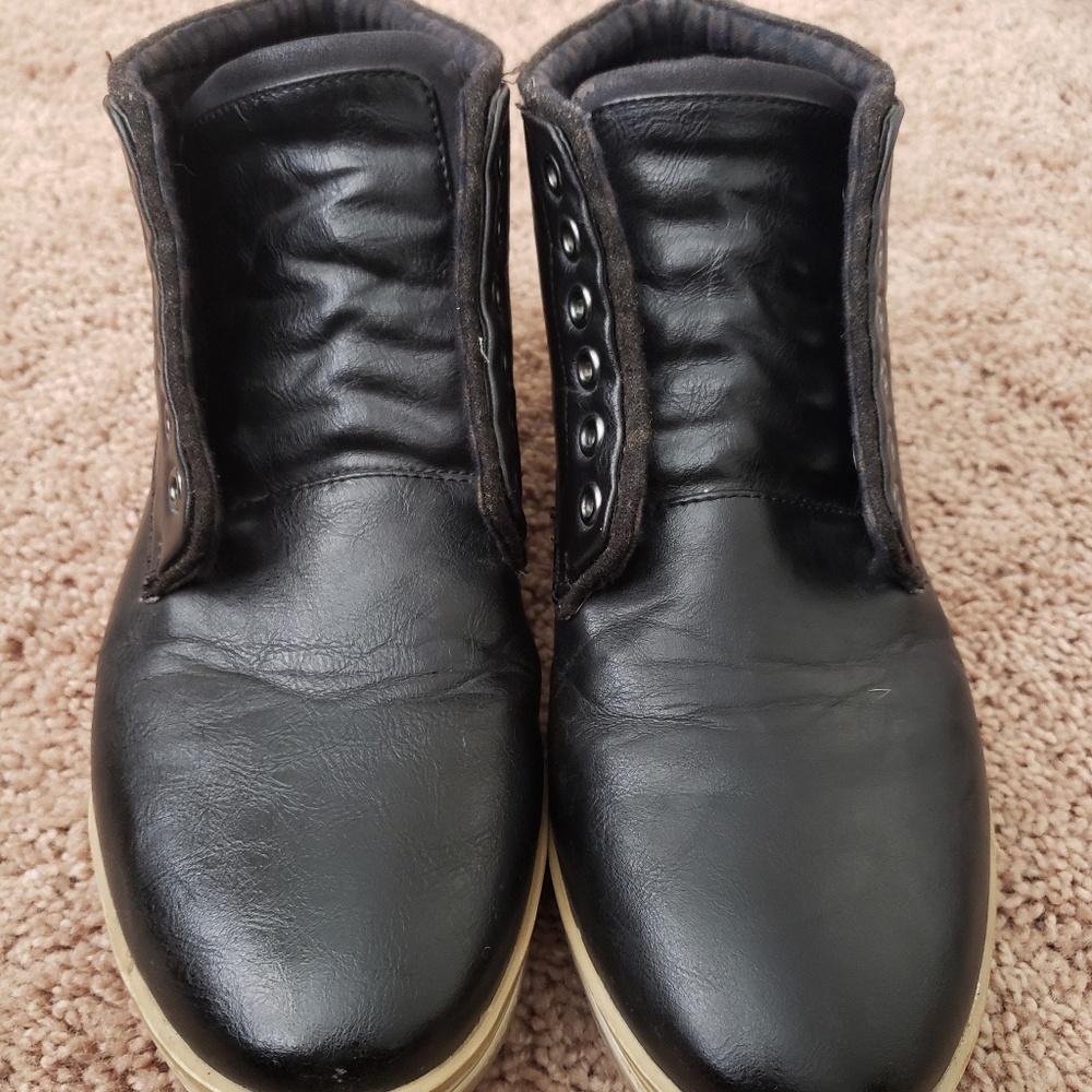 Black size 9 Mens shoe